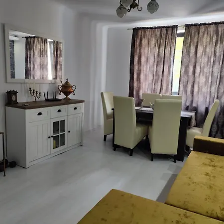 Kriss Mihaileanu Apartment *