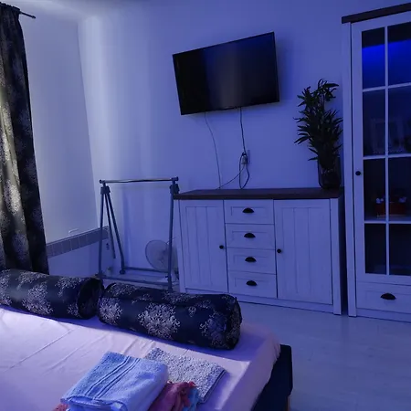 Kriss Mihaileanu Apartment *